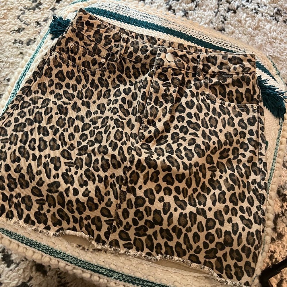 Entro by Pink Lily leopard print denim mini skirt